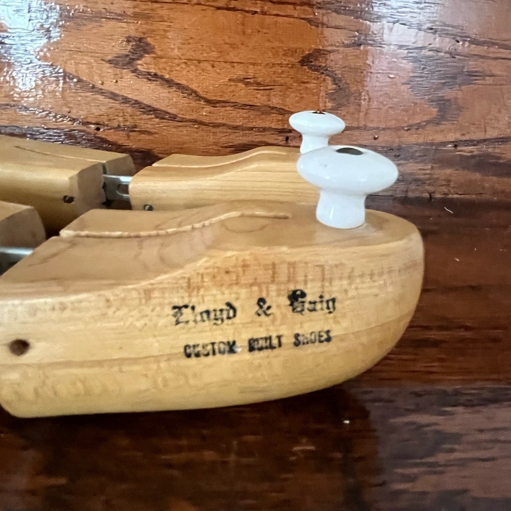 Vintage Lloyd & Craig Cedar Shoe Trees Adjustable Wood Size 11C Pair - Picture 2 of 3